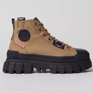 PALLADIUM REVOLT HI TX BOOTS SNEAKERS THICK SOLES OLIVE GREEN & BLACK SIZE 9.5